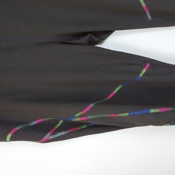 Danskin Womens Black W/ Multi-Color Workout Capri Leggings Athletic gym Sz.XL - Picture 3 of 8